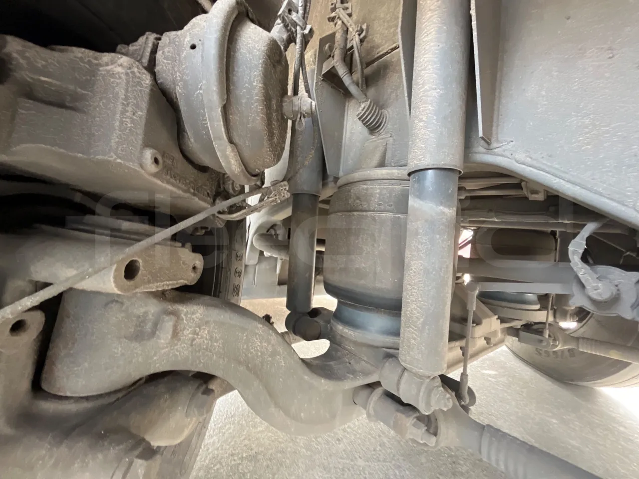 Volvo B12BER 4x2 - Euro4 - 309kW - 12.000mt - front air springs right