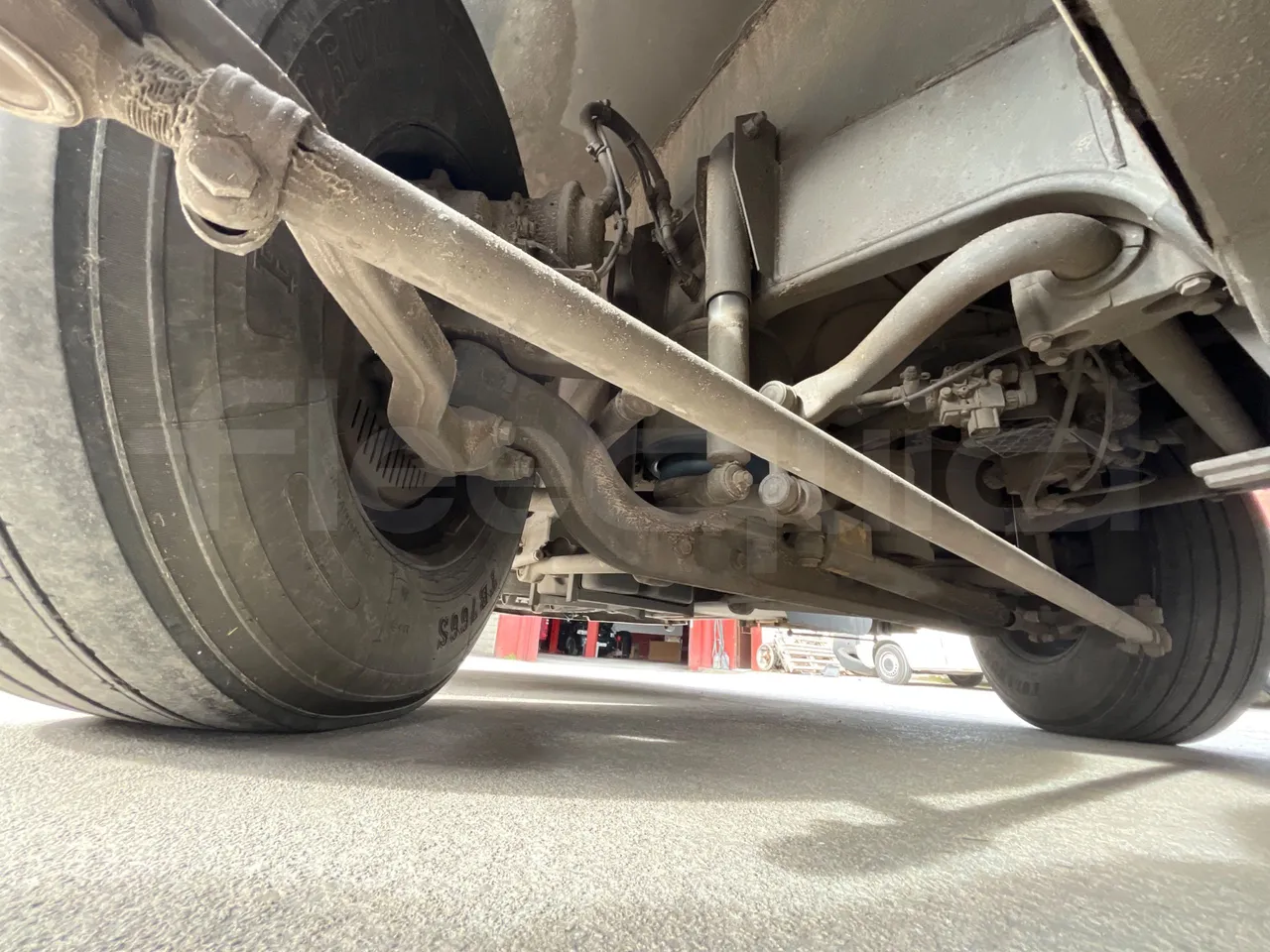 Volvo B12BER 4x2 - Euro4 - 309kW - 12.000mt - front shock absorbers left