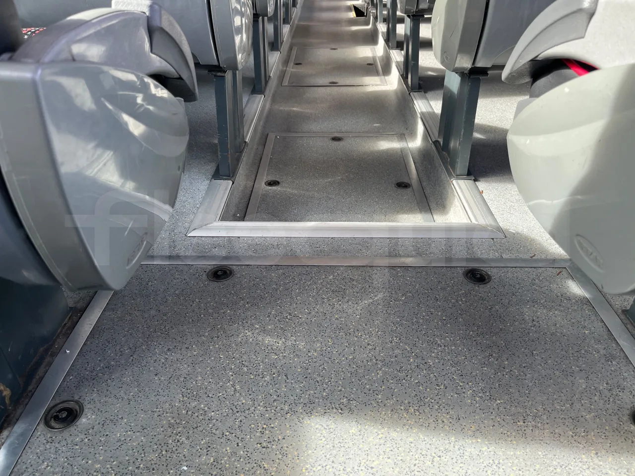 Volvo B12BER 4x2 - Euro4 - 309kW - 12.000mt - floor hatches photo