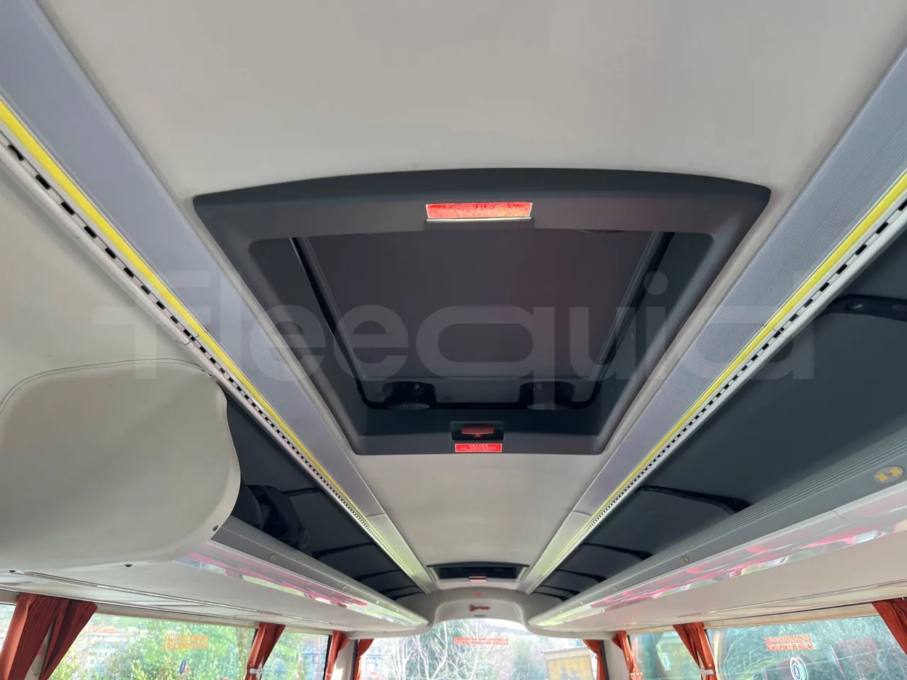 Volvo B12BER 4x2 - Euro4 - 309kW - 12.000mt - roof hatch 1