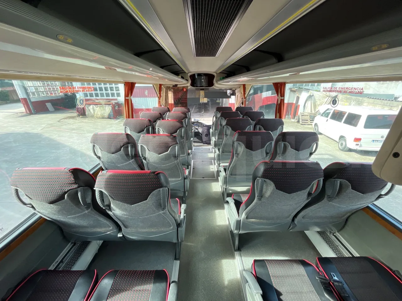 Volvo B12BER 4x2 - Euro4 - 309kW - 12.000mt - interior reverse seats driver height