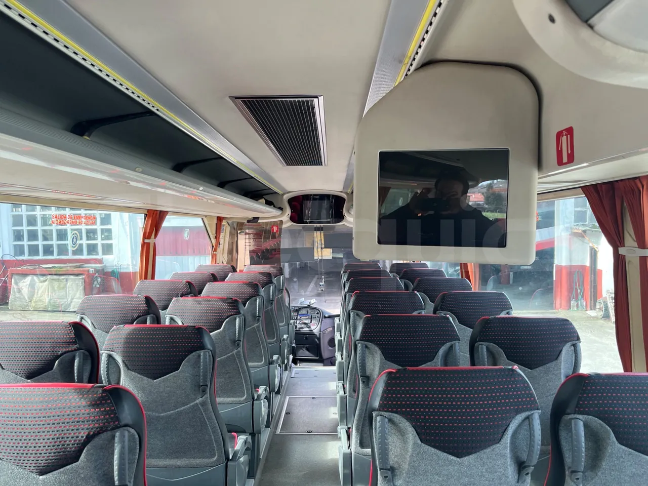 Volvo B12BER 4x2 - Euro4 - 309kW - 12.000mt - monitor detail photo