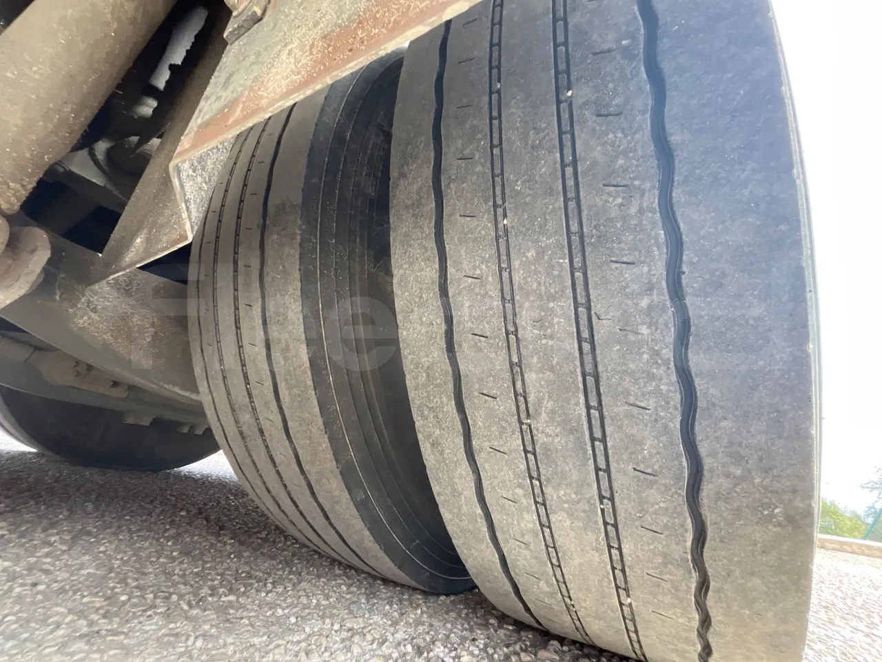 Volvo B12BER 4x2 - Euro4 - 309kW - 12.000mt - tread condition second axle tires left