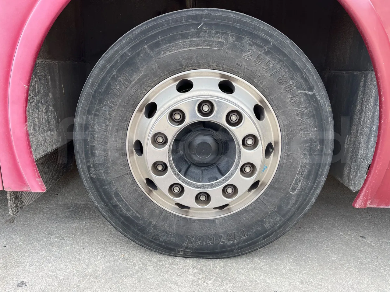 Volvo B12BER 4x2 - Euro4 - 309kW - 12.000mt - tread condition second axle tires right