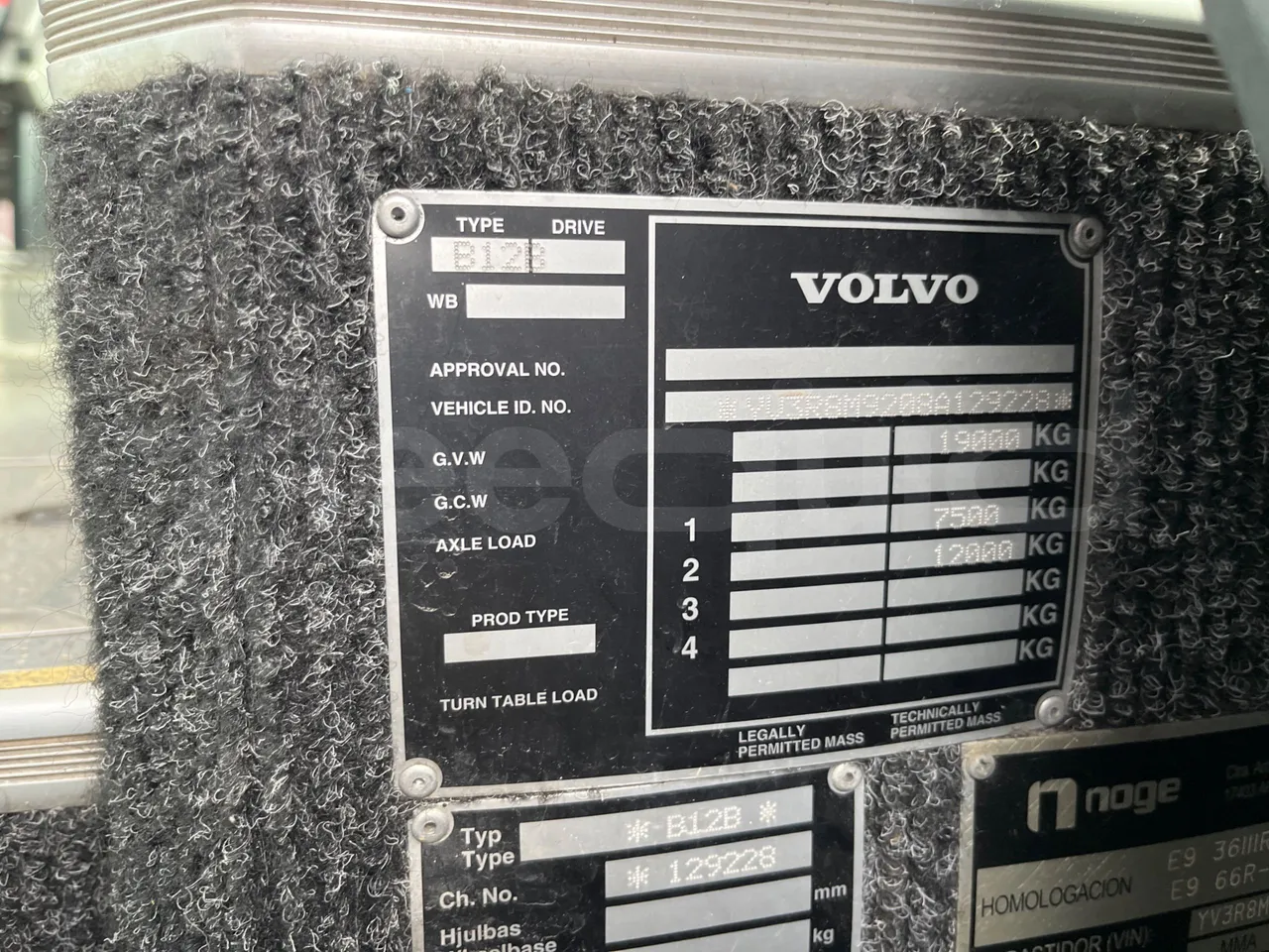 Volvo B12BER 4x2 - Euro4 - 309kW - 12.000mt - vehicle plate photo