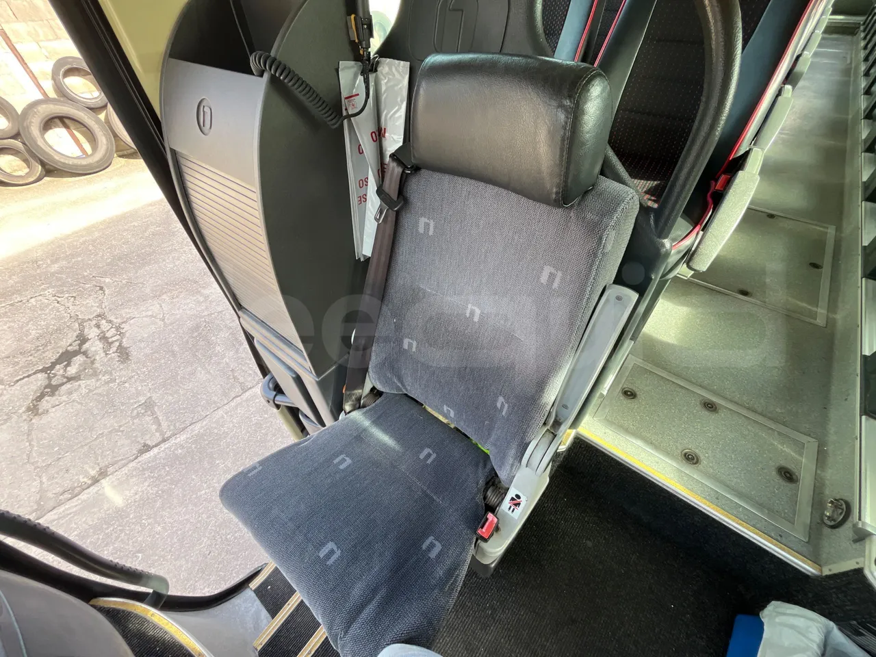 Volvo B12BER 4x2 - Euro4 - 309kW - 12.000mt - hostess seat photo