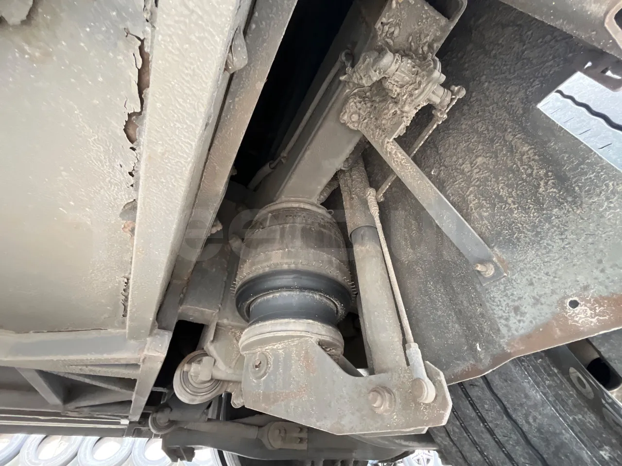 Volvo B12BER 4x2 - Euro4 - 309kW - 12.000mt - axle 2 shock absorbers 1 left