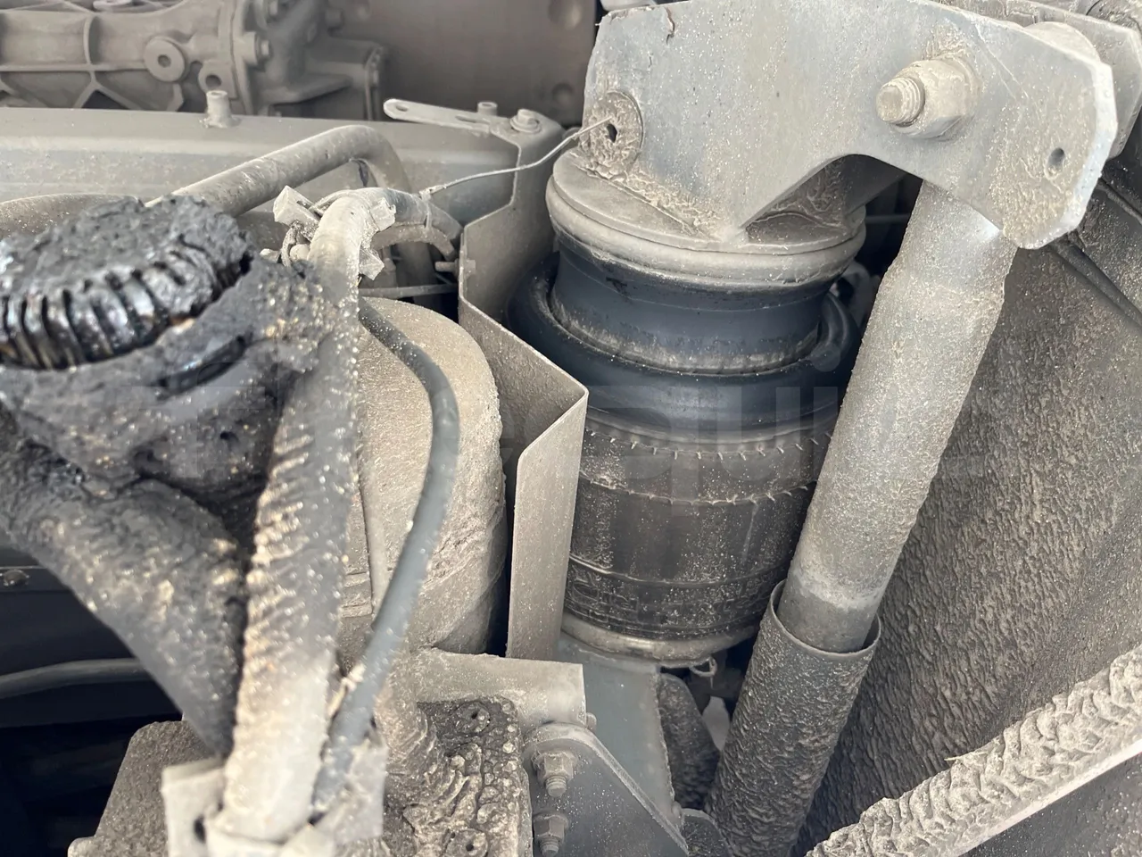 Volvo B12BER 4x2 - Euro4 - 309kW - 12.000mt - axle 2 shock absorbers 2 left