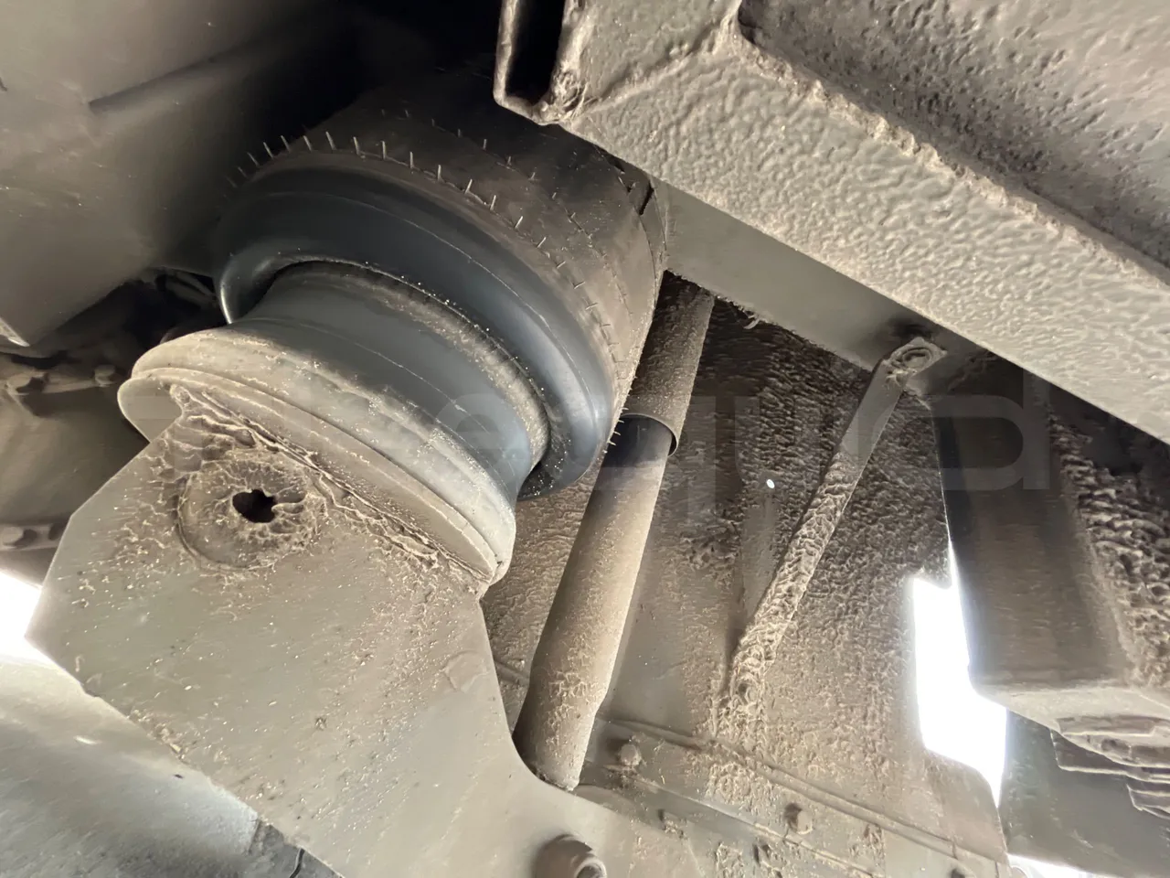 Volvo B12BER 4x2 - Euro4 - 309kW - 12.000mt - axle 2 shock absorbers 2 left