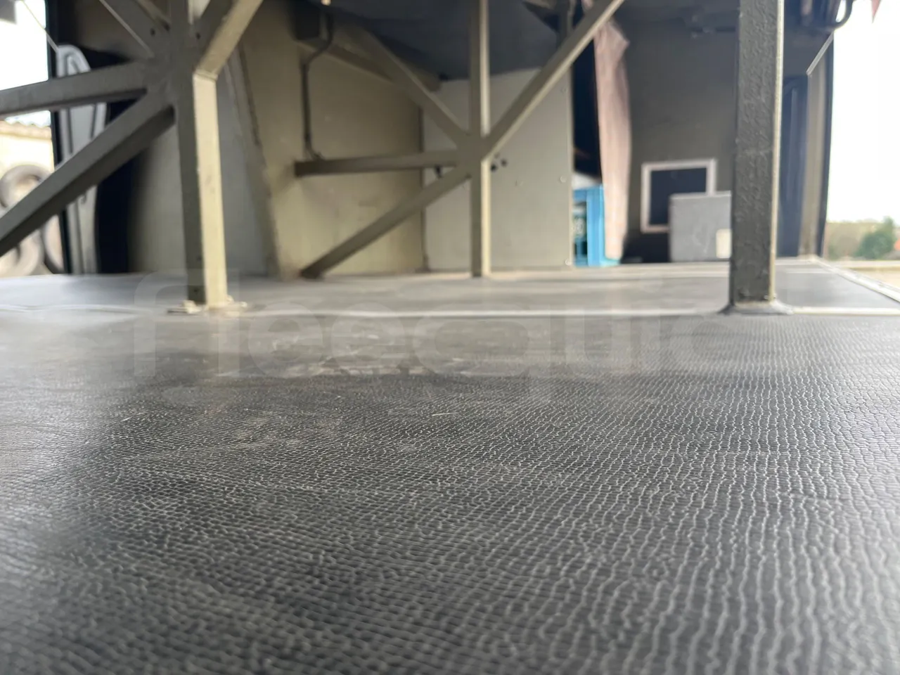 Volvo B12BER 4x2 - Euro4 - 309kW - 12.000mt - under carpet photo