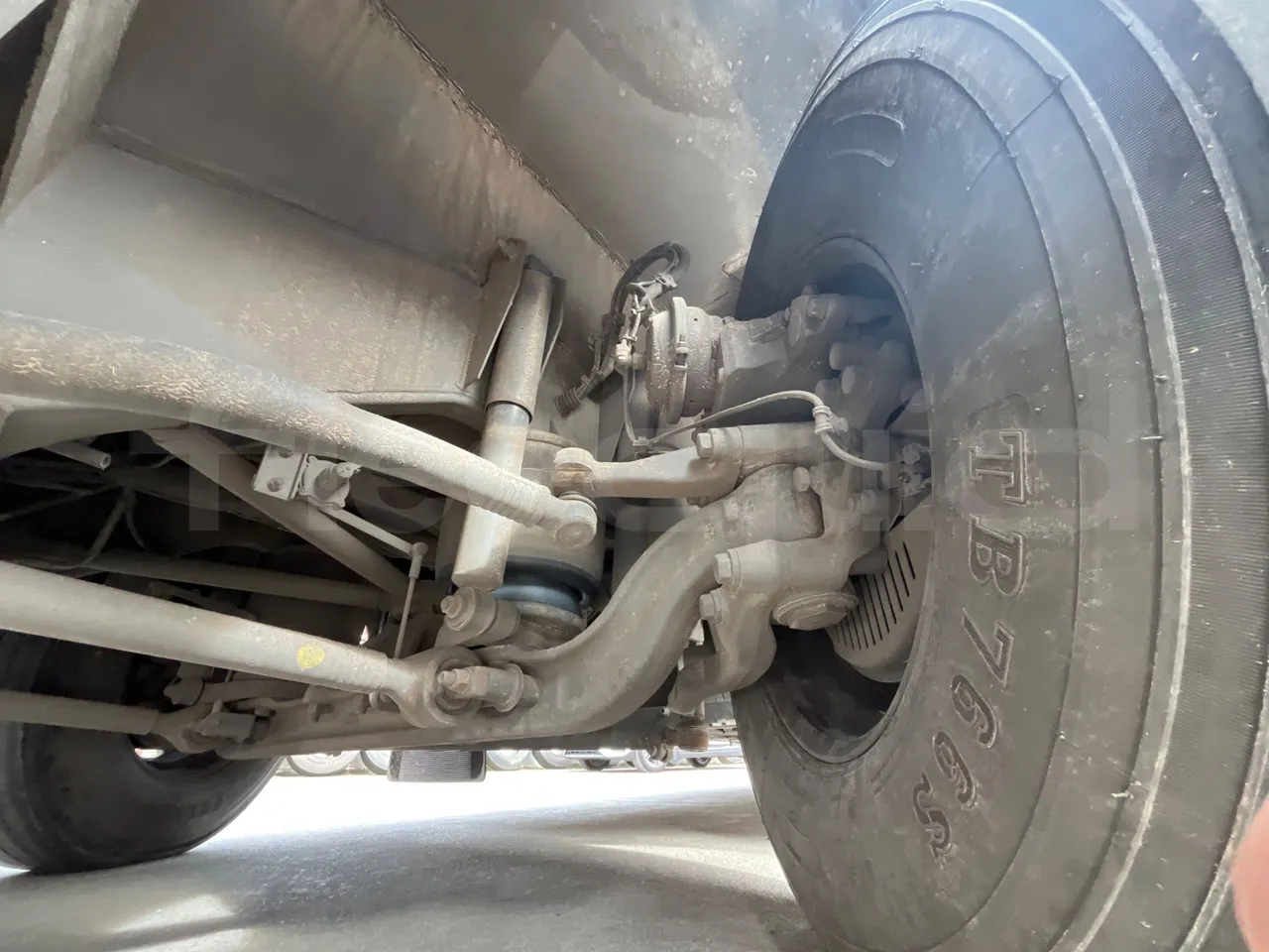 Volvo B12BER 4x2 - Euro4 - 309kW - 12.000mt - front axle left side