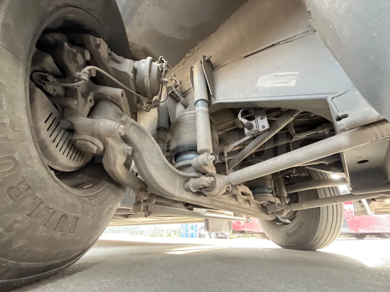 Volvo B12BER 4x2 - Euro4 - 309kW - 12.000mt - front axle right side