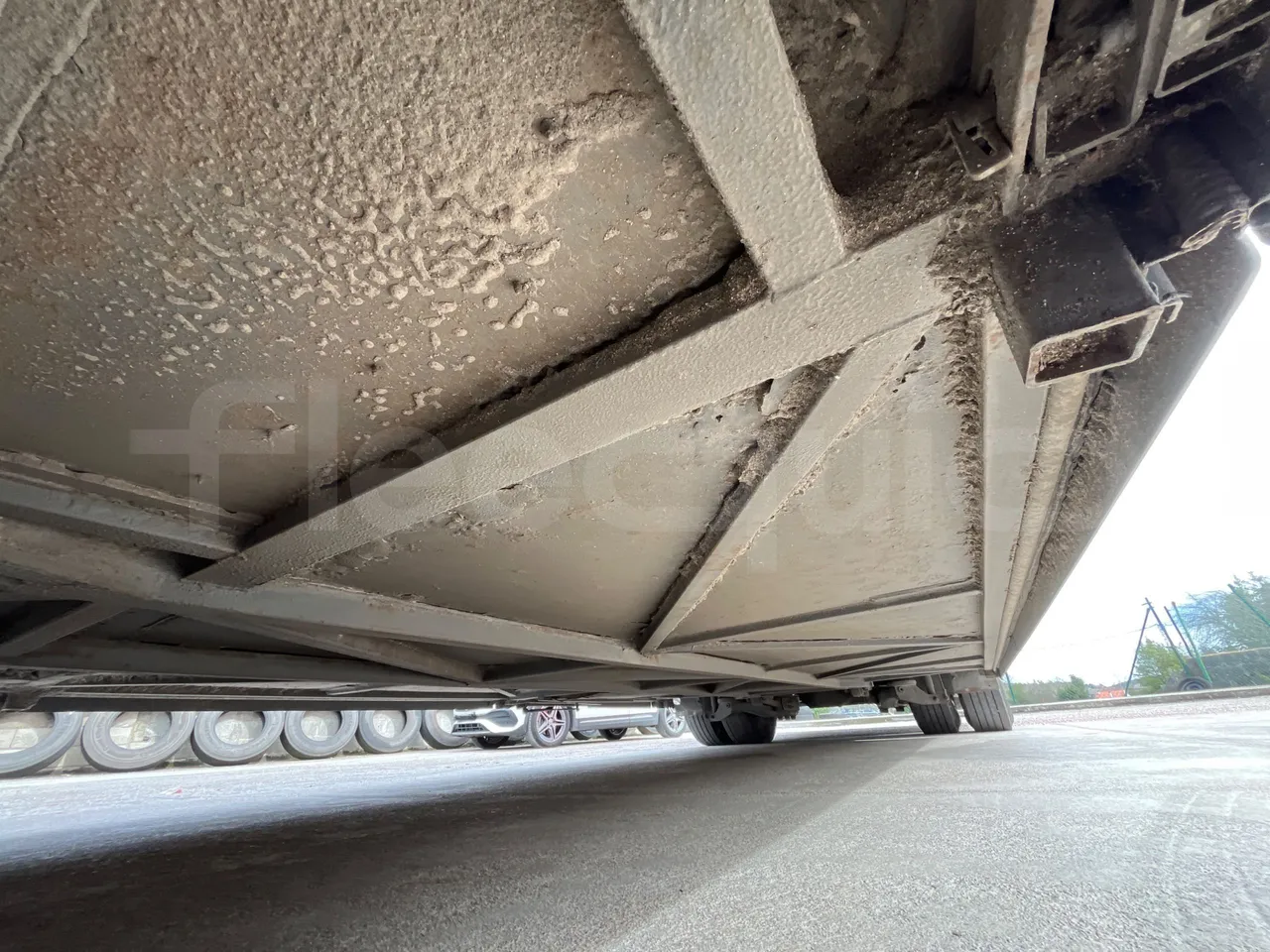 Volvo B12BER 4x2 - Euro4 - 309kW - 12.000mt - central undercarriage photo