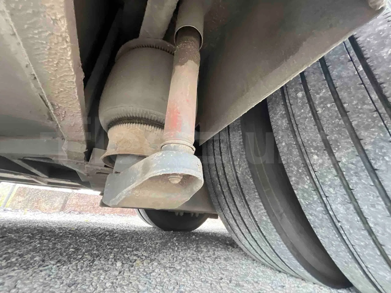 Irizar PB - Third Axle First Shock Absorbers Left Side