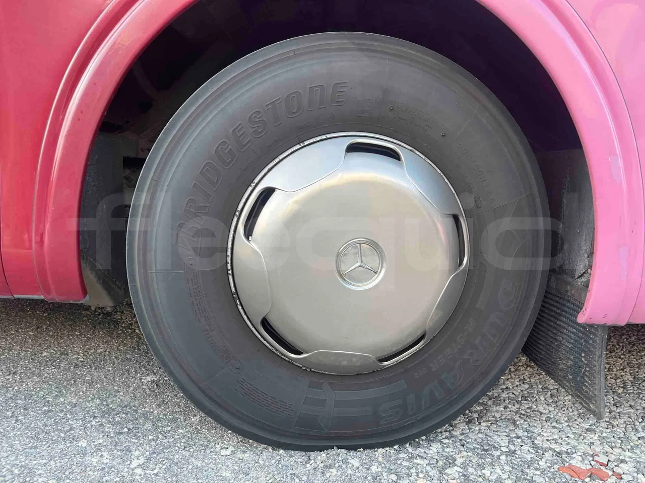 Irizar PB - First Axle Left Side: Tyre Size