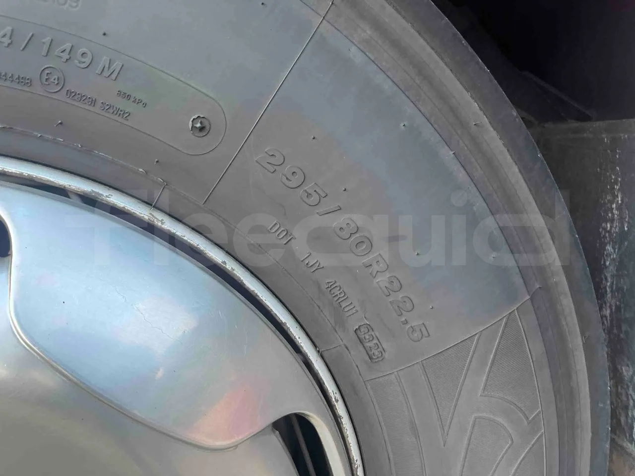 Irizar PB - First Axle Left Side: Tyre Tread