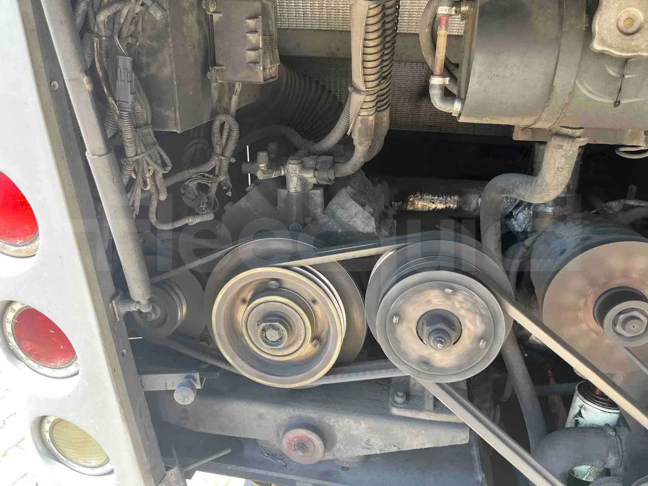 King Long XMQ6900 - air conditioning compressor
