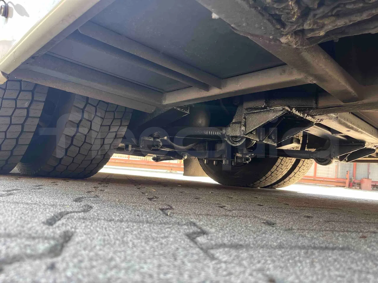 King Long XMQ6900 - axel 3 discs left