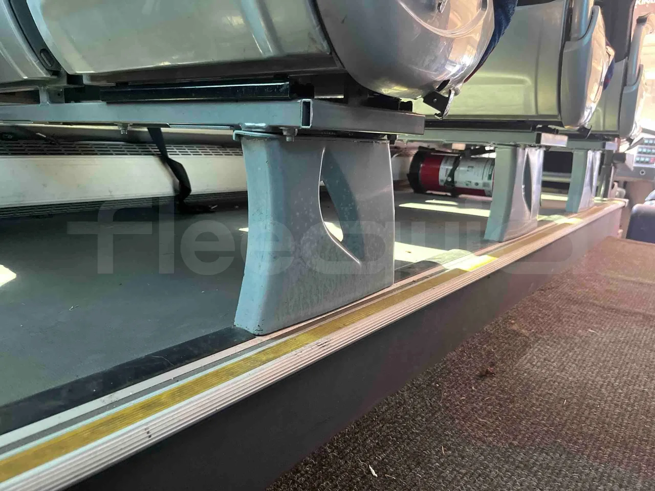 King Long XMQ6900 - folding seat photo