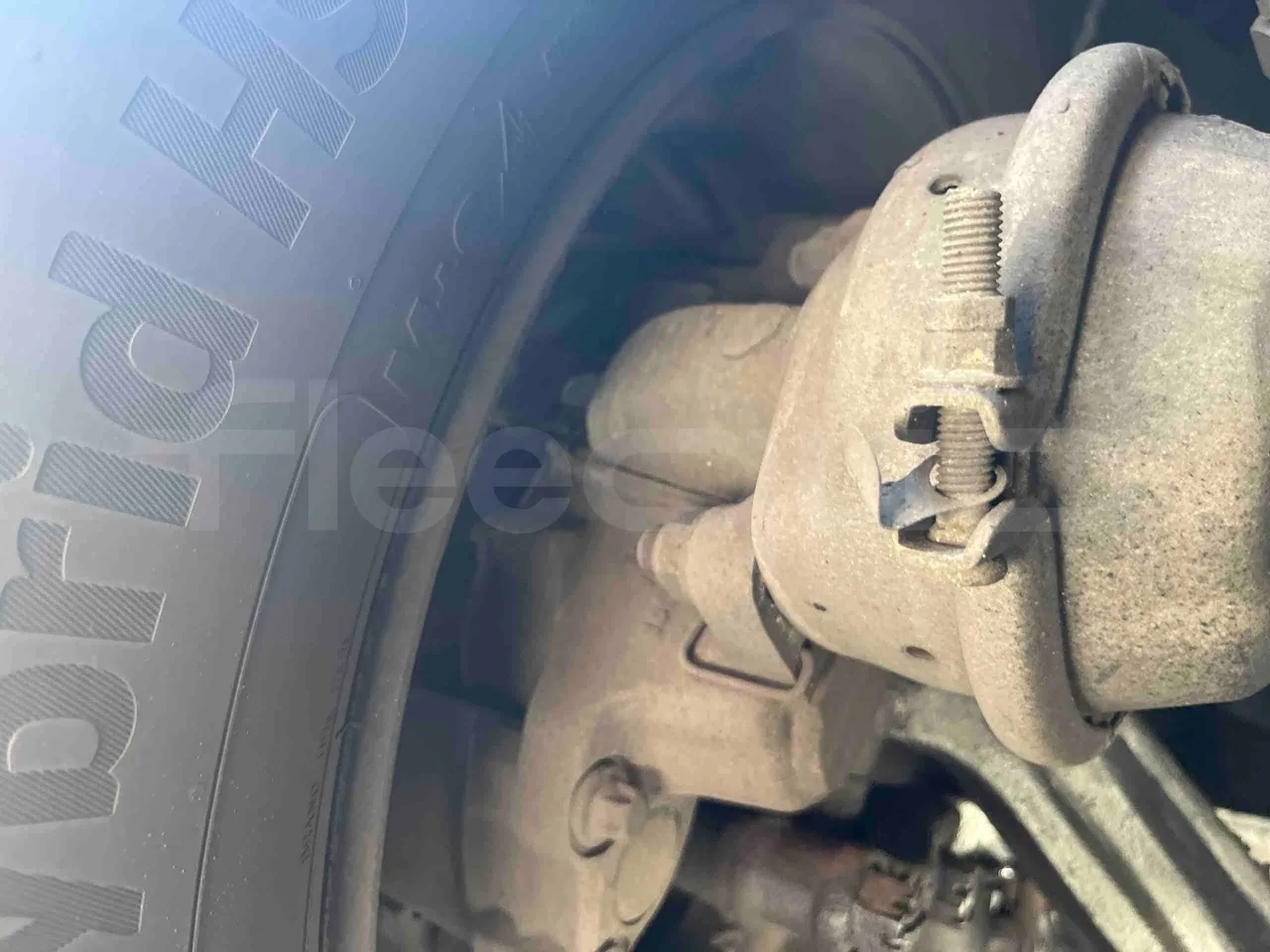 King Long XMQ6900 - front brake calipers right