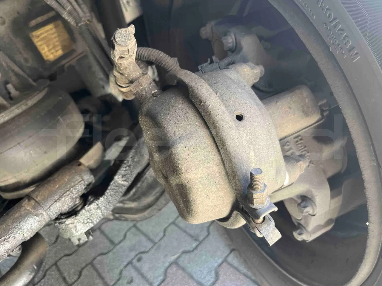 King Long XMQ6900 - front discs left
