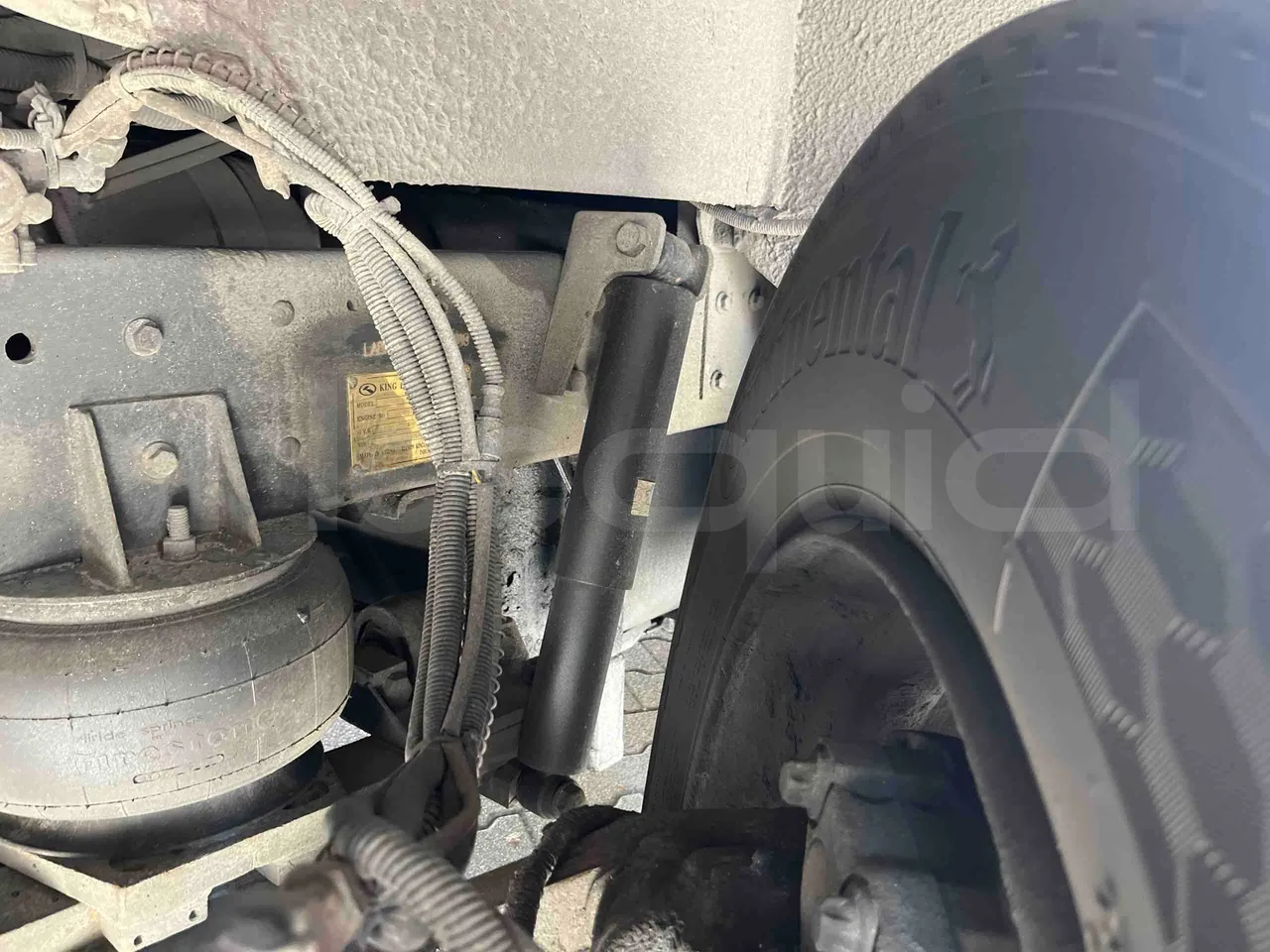 King Long XMQ6900 - front shock absorbers left