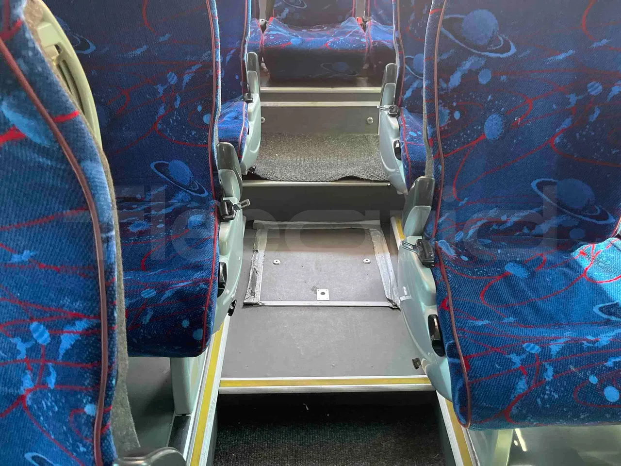 King Long XMQ6900 - floor hatches photo