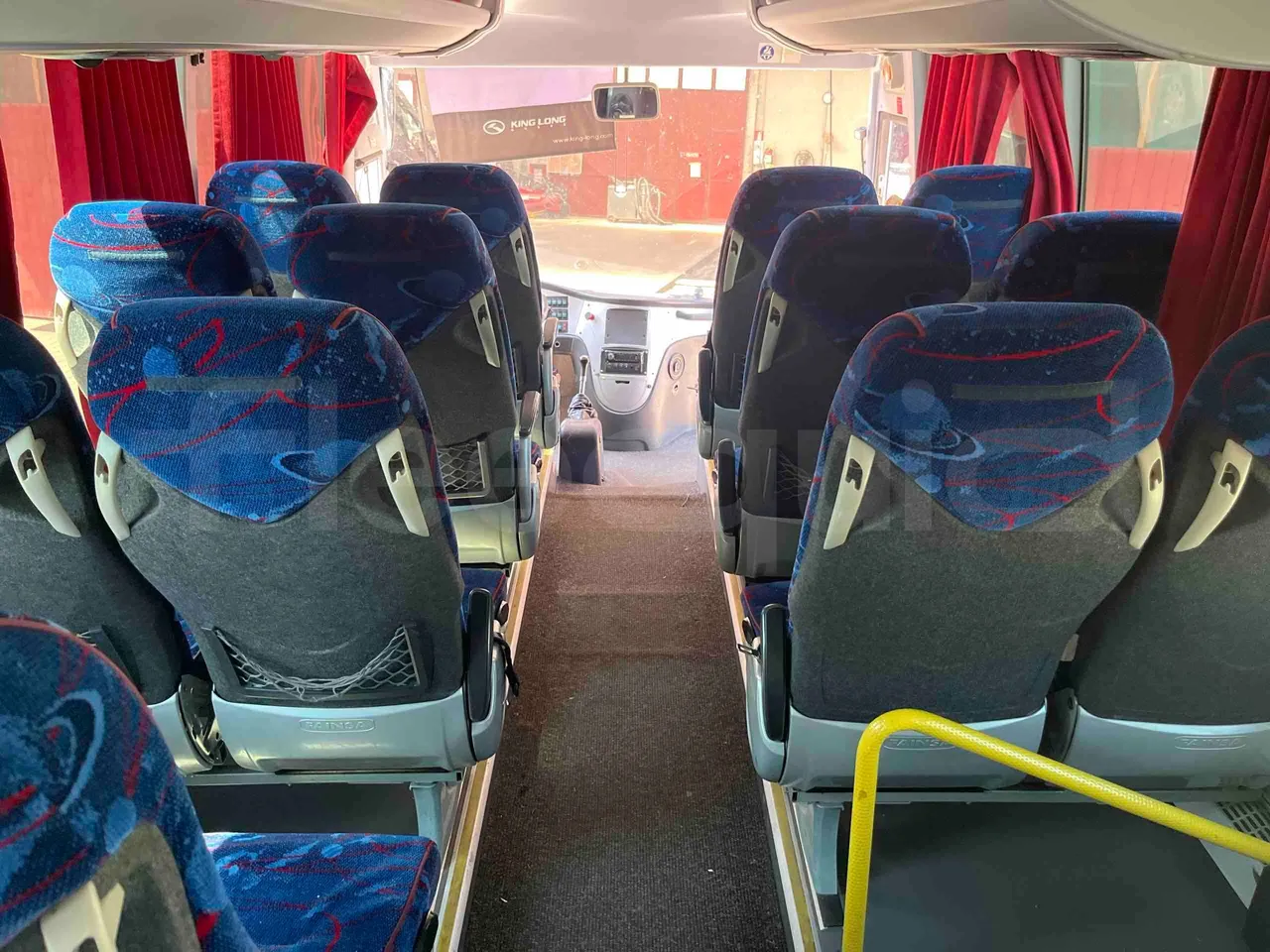 King Long XMQ6900 - forward view middle aisle