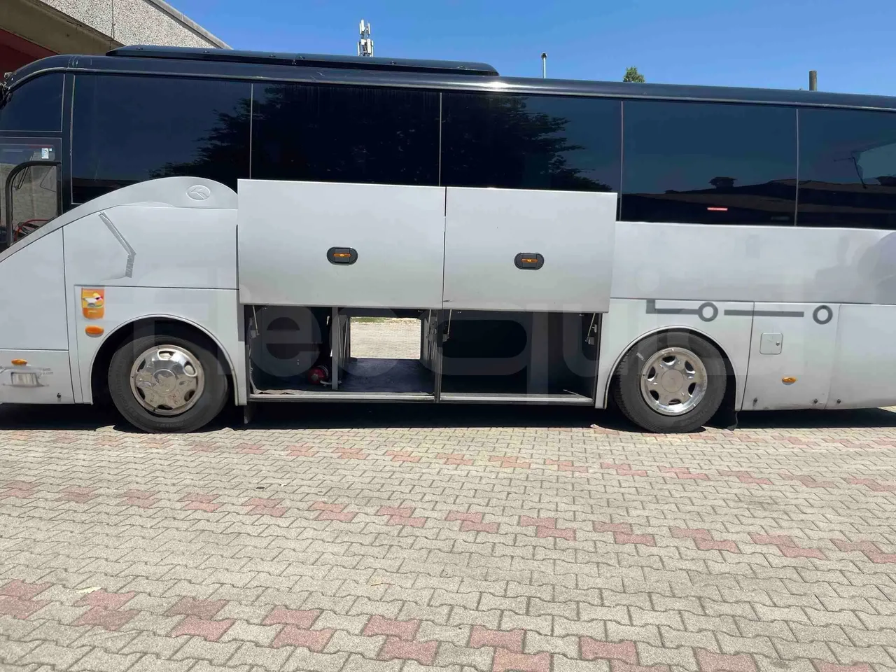 King Long XMQ6900 - luggage rack photo