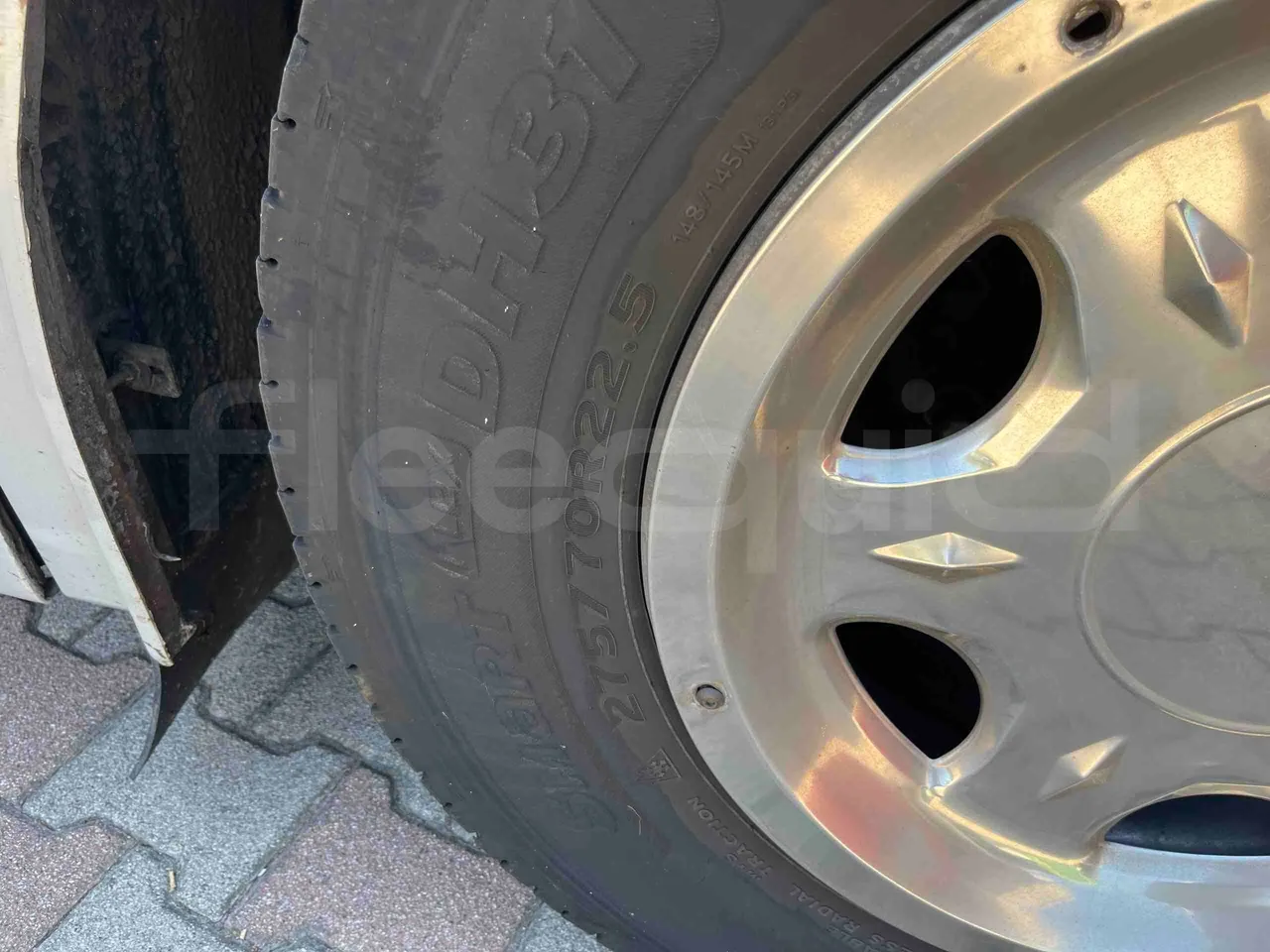 King Long XMQ6900 - tread condition front tires right