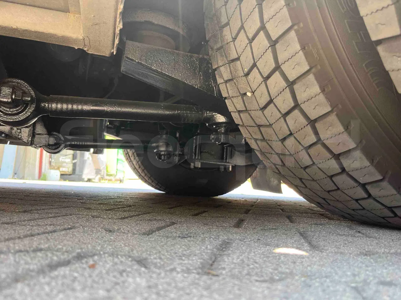 King Long XMQ6900 - axel 3 leaf spring left