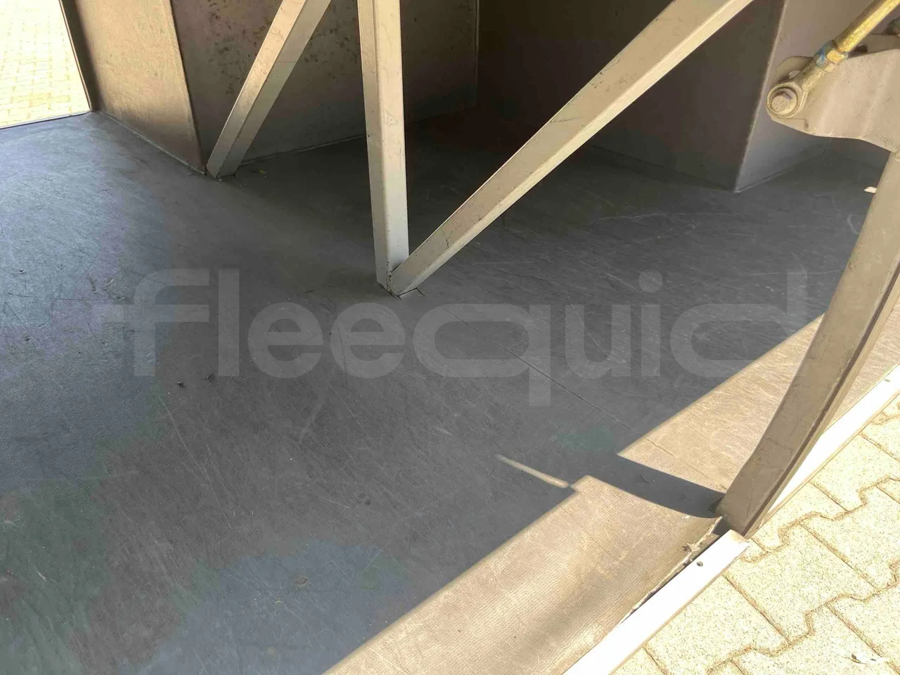 King Long XMQ6900 - under carpet photo