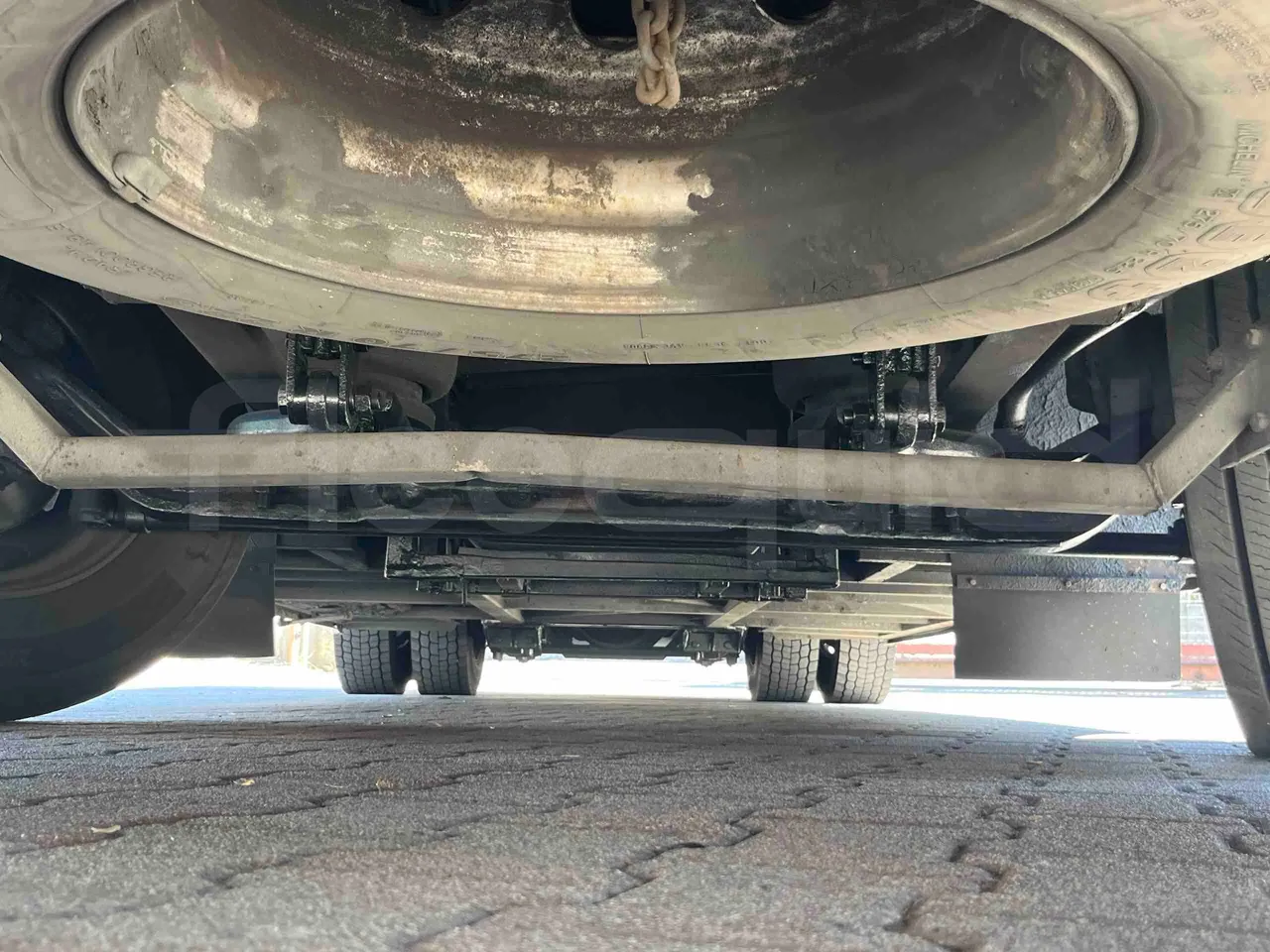 King Long XMQ6900 - front axle central