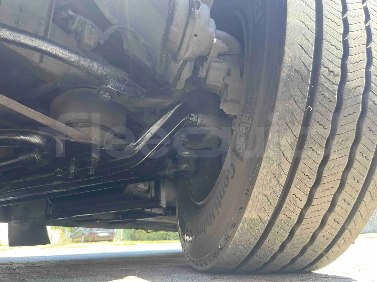 King Long XMQ6900 - front axle left side