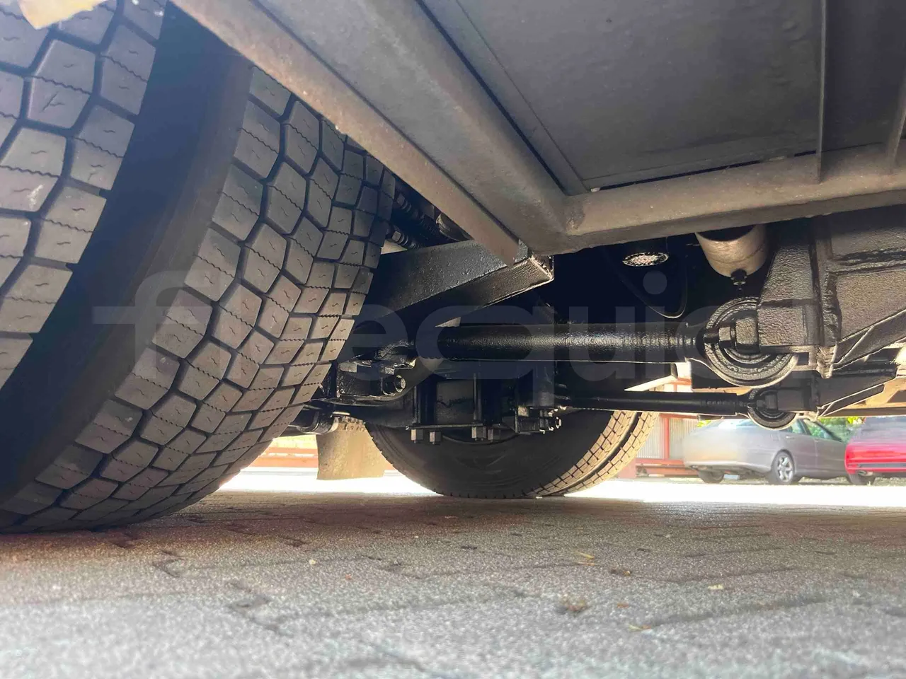 King Long XMQ6900 - axle 3 left side