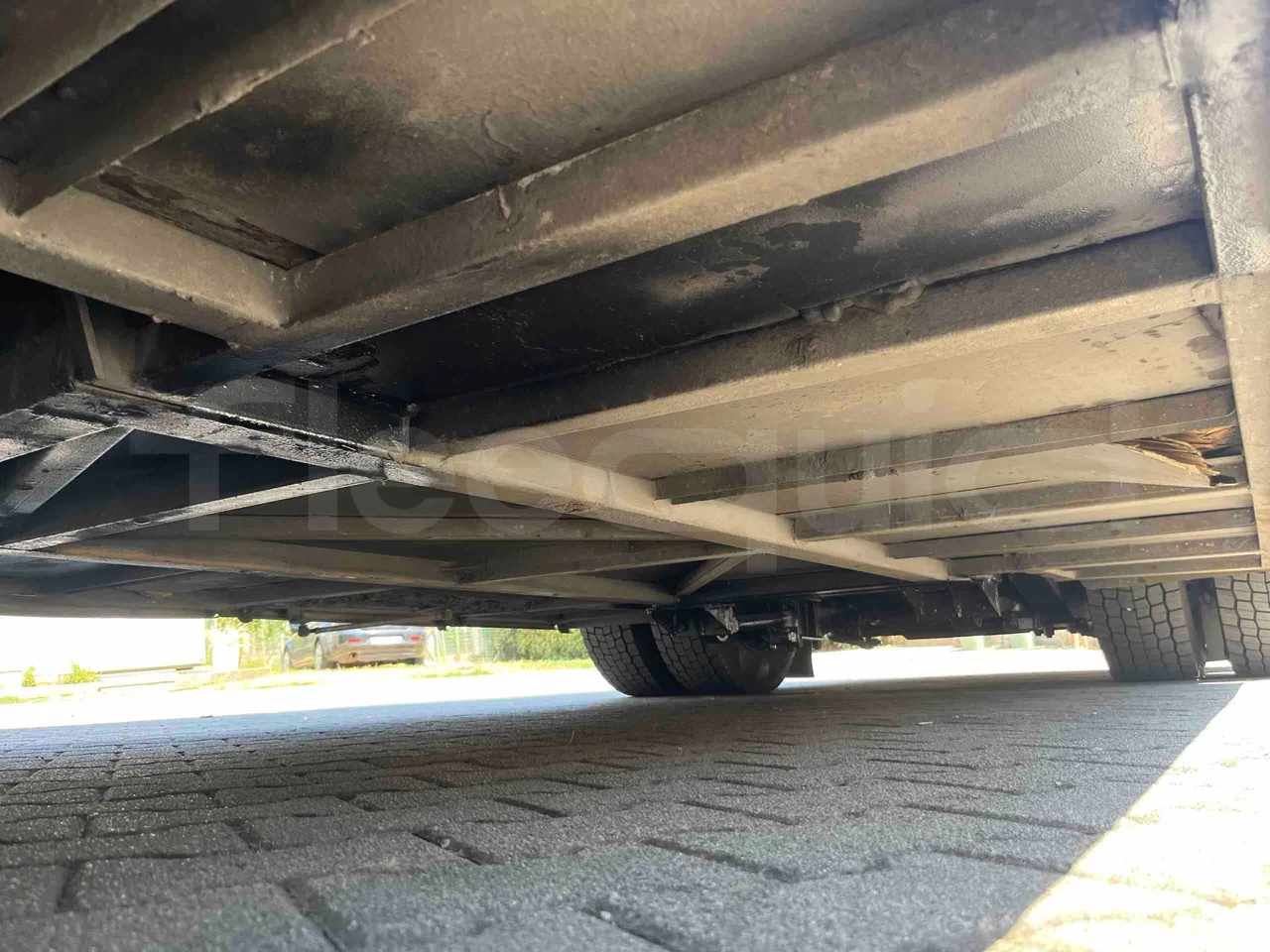 King Long XMQ6900 - central undercarriage photo