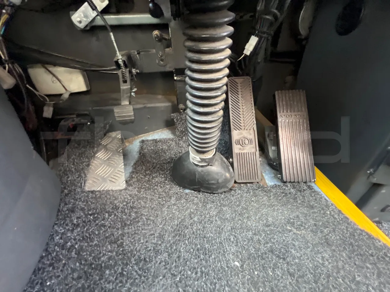 Volvo B12B 6X2 - EUR4 - 338kW -14.995m - command unit indicators