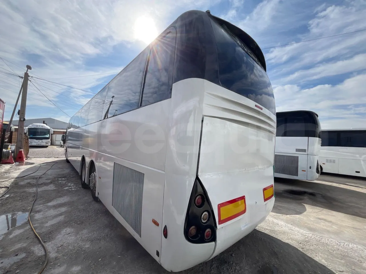Volvo B12B 6X2 - EUR4 - 338kW -14.995m - 3/4 left rear side