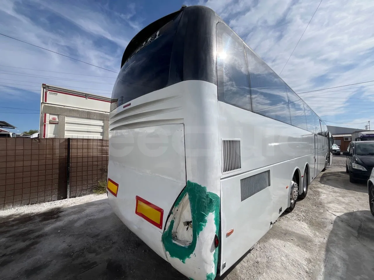 Volvo B12B 6X2 - EUR4 - 338kW -14.995m - 3/4 right rear doors closed