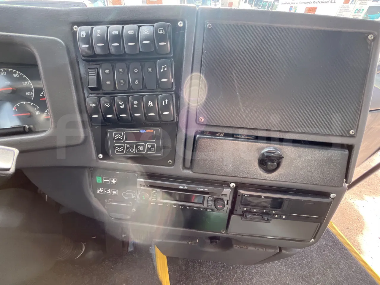 Volvo B12B 6X2 - EUR4 - 338kW -14.995m - onboard devices 1