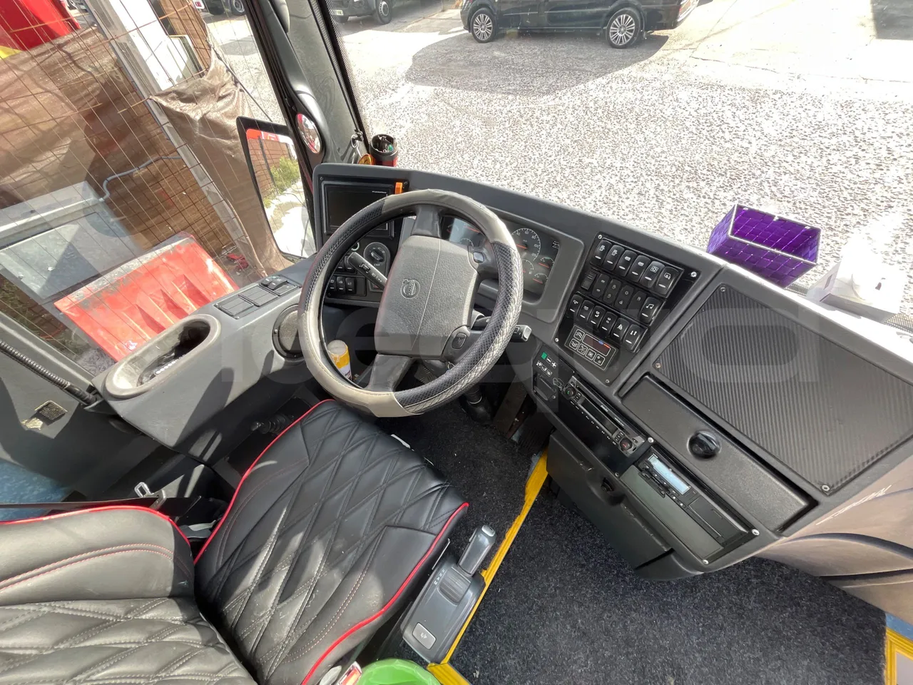 Volvo B12B 6X2 - EUR4 - 338kW -14.995m - buttons panels on