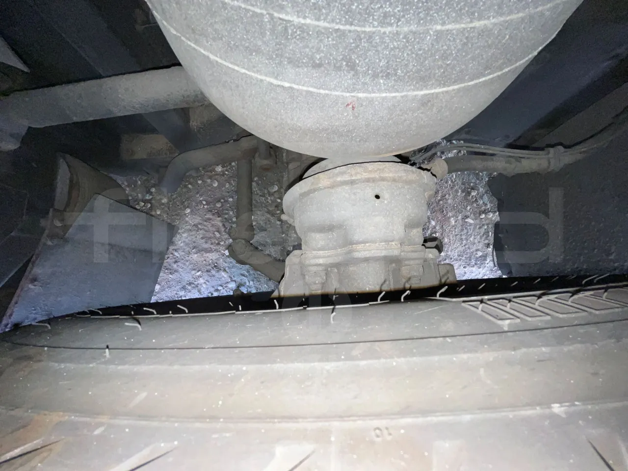 Volvo B12B 6X2 - EUR4 - 338kW -14.995m - axle 2 caliper brakes left