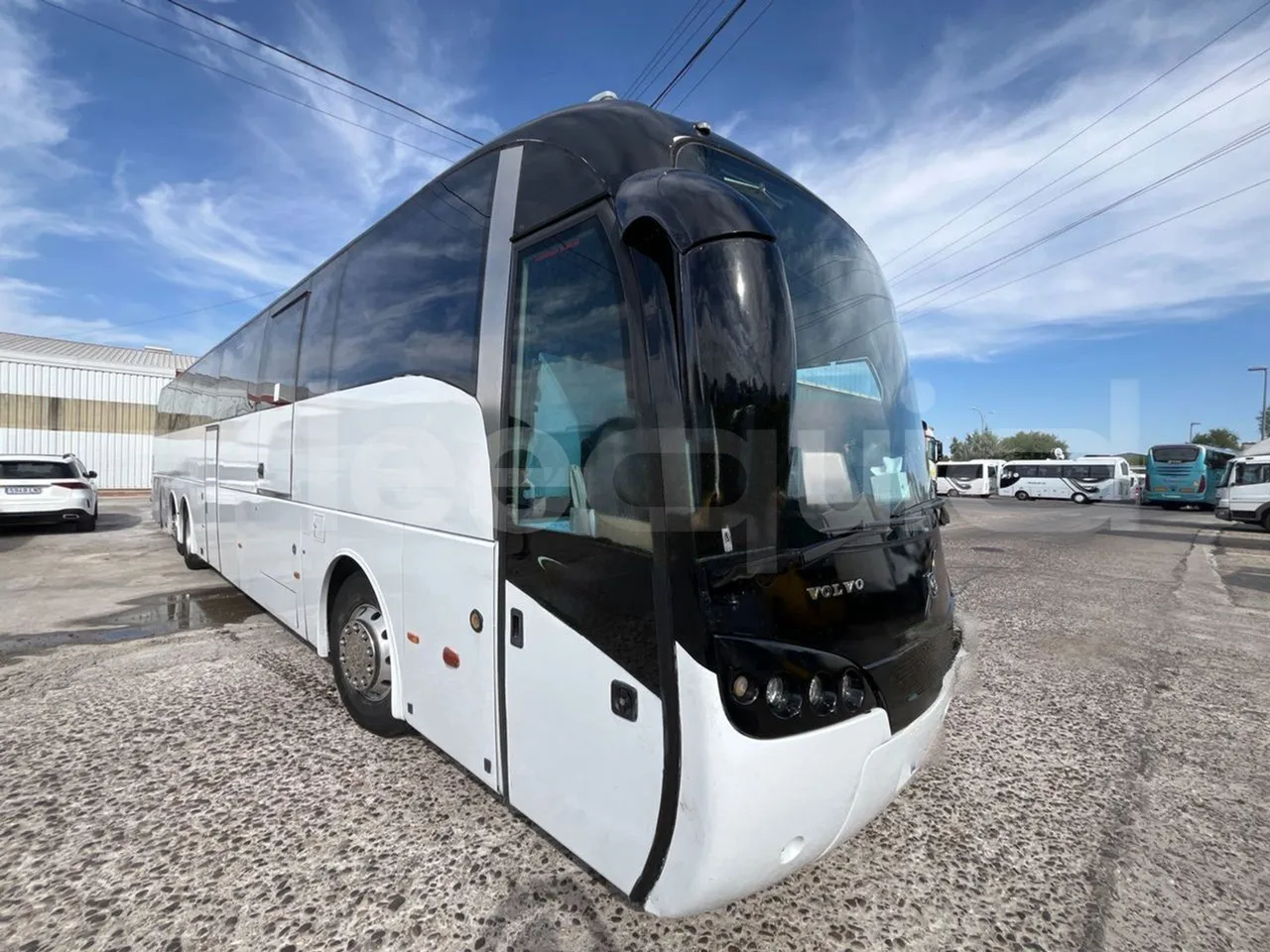 Volvo B12B 6X2 - EUR4 - 338kW -14.995m - Base cover photo