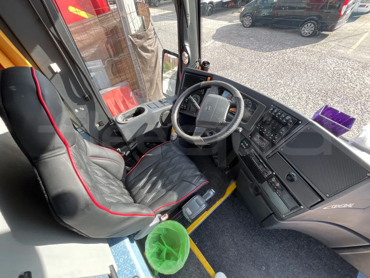 Volvo B12B 6X2 - EUR4 - 338kW -14.995m - driver's seat photo