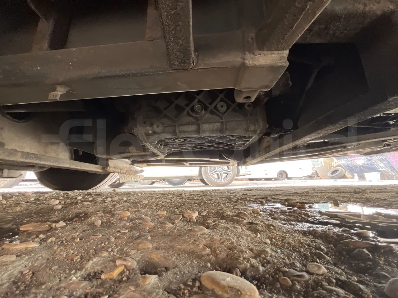 Volvo B12B 6X2 - EUR4 - 338kW -14.995m - driveshaft photo