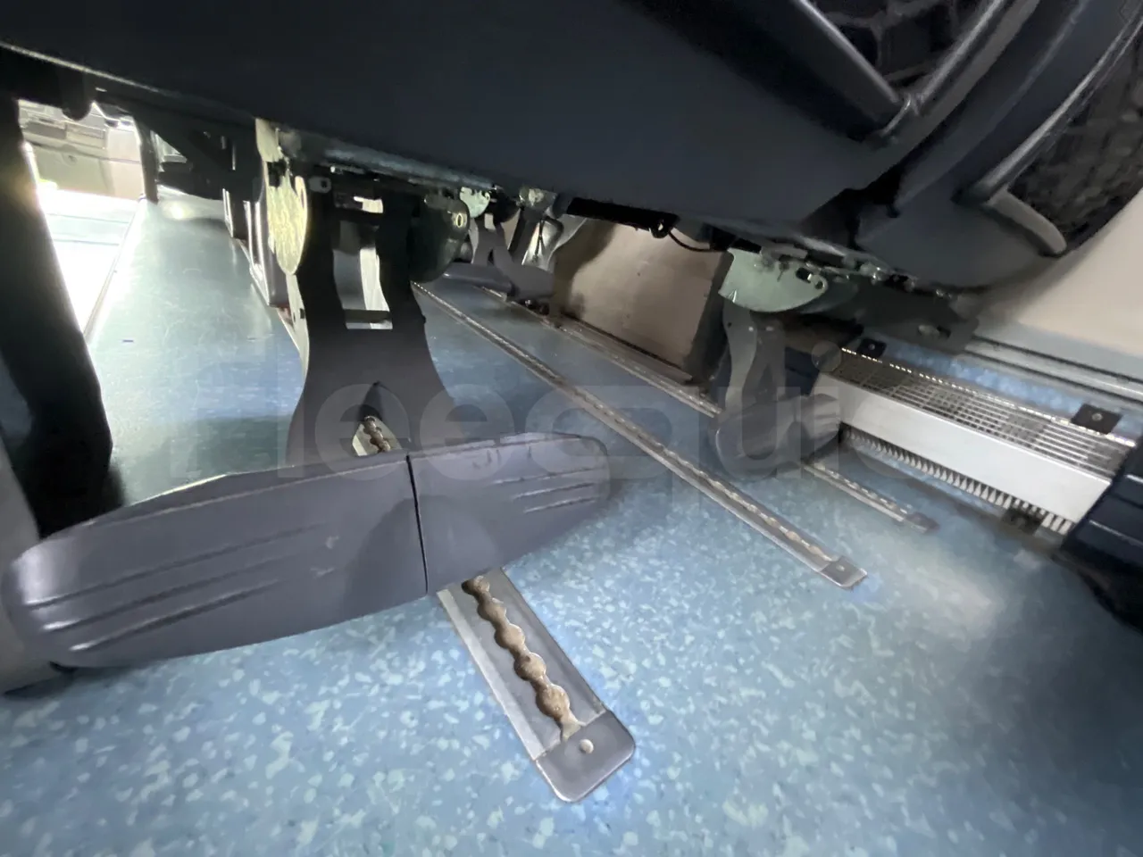 Volvo B12B 6X2 - EUR4 - 338kW -14.995m - footrest detail photo