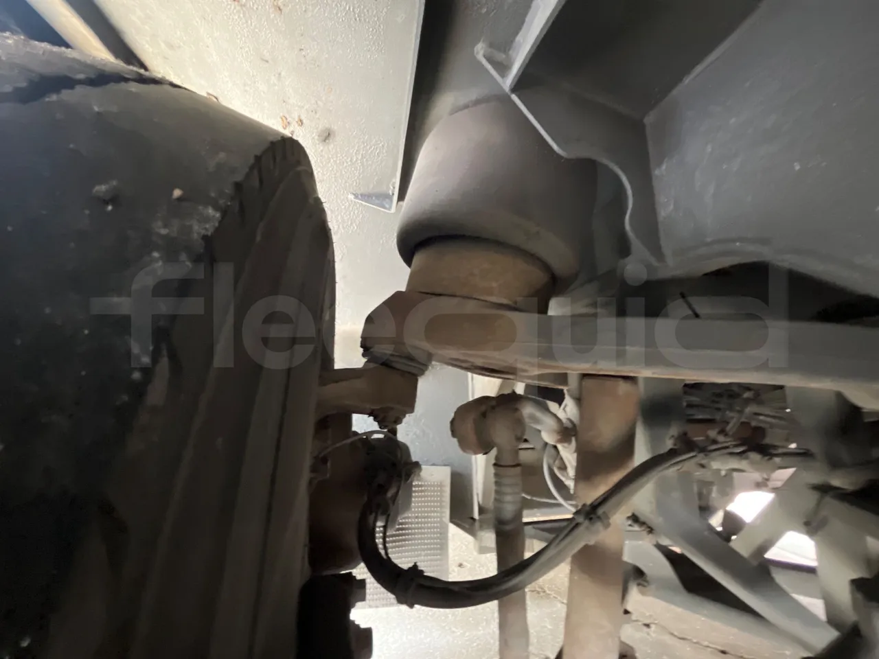 Volvo B12B 6X2 - EUR4 - 338kW -14.995m - front shock absorbers right