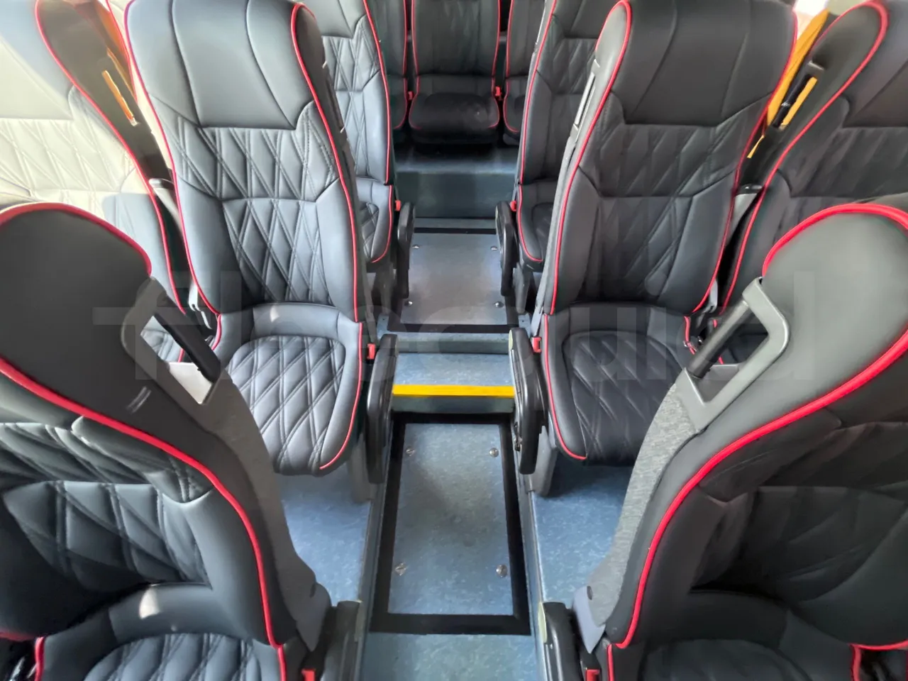 Volvo B12B 6X2 - EUR4 - 338kW -14.995m - floor hatches photo