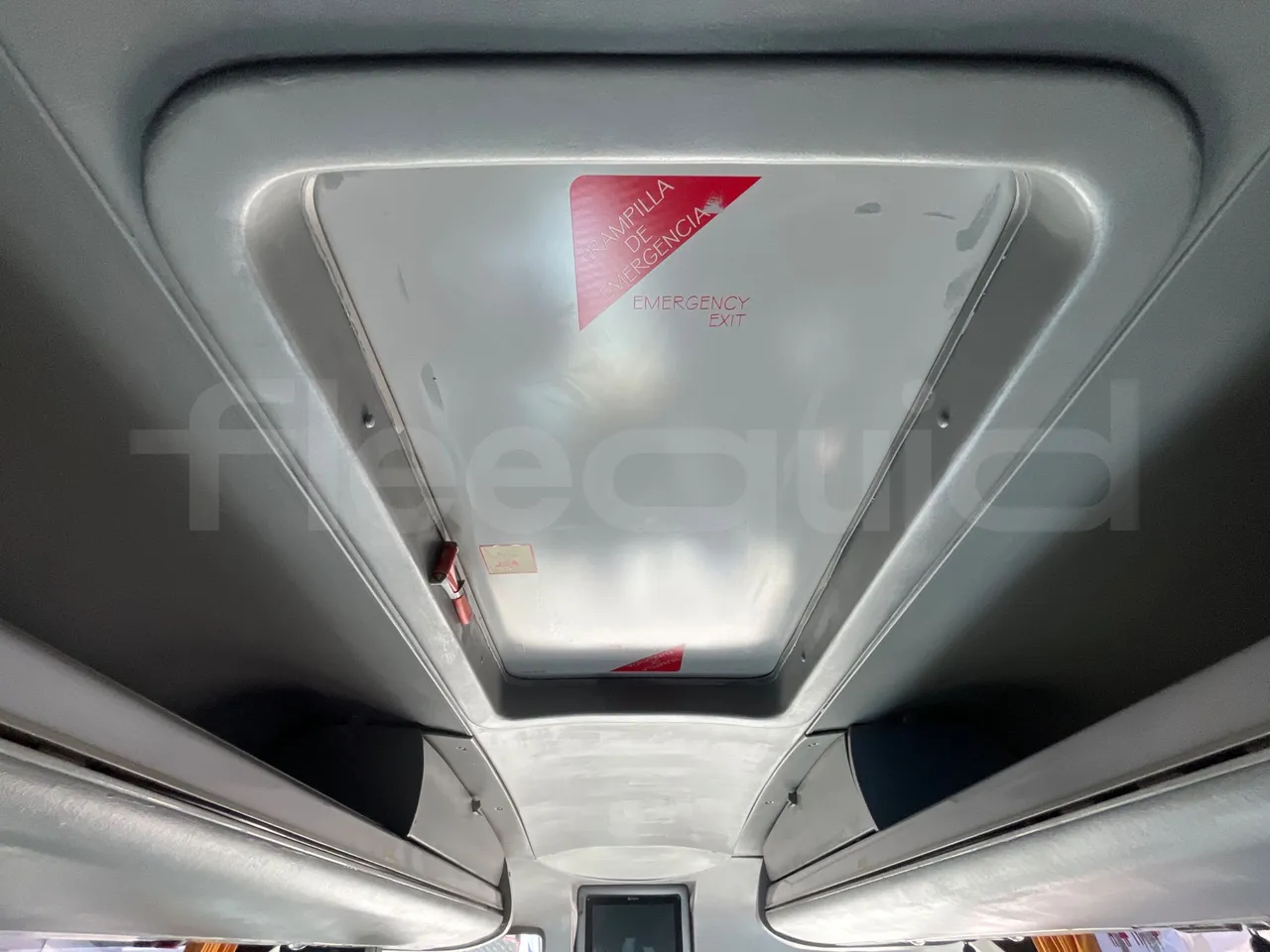 Volvo B12B 6X2 - EUR4 - 338kW -14.995m - roof hatch 2
