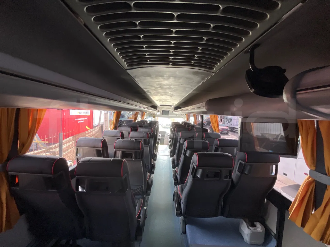 Volvo B12B 6X2 - EUR4 - 338kW -14.995m - forward view middle aisle